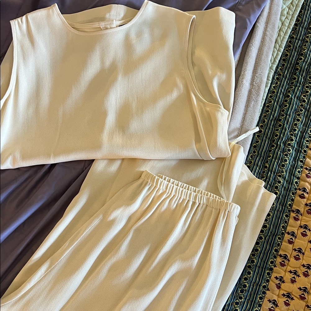 Elegant Cream Women's 2 piece outfit, Good condition, 12 - Picture 10 of 11